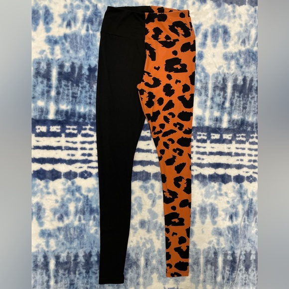 Super cute & unique two toned color block orange animal print leggings size: S - Picture 1 of 5
